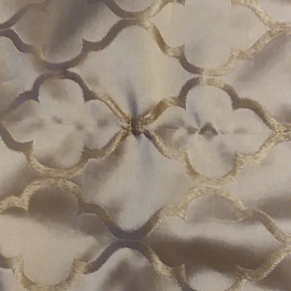 Flower Pattern Golden Tablecloth - Picture 5 of 6